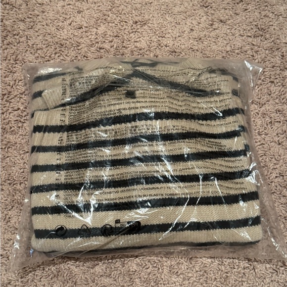 H&M Beige Striped Short Sweater - Picture 3 of 6